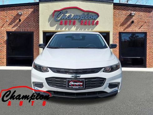 Used 2018 Chevrolet Malibu LT w/ Driver Confidence Package FWD image 10
