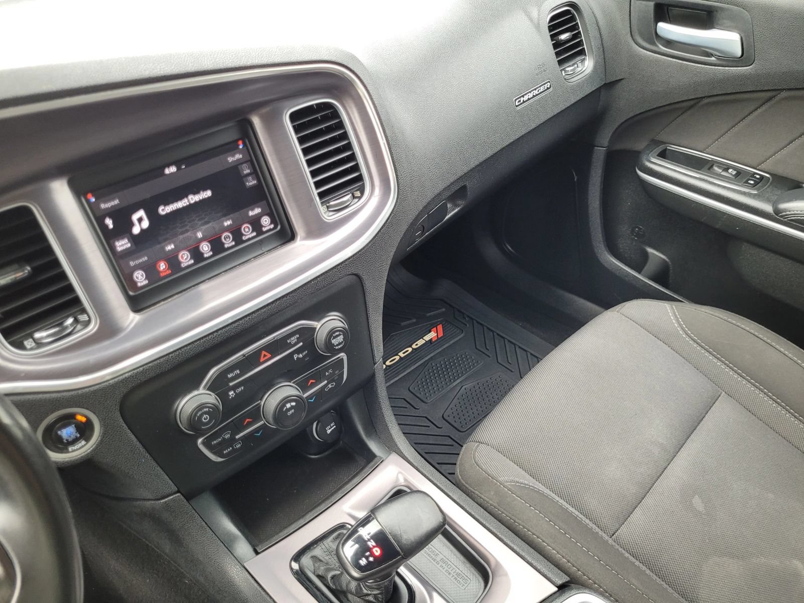 Used 2022 Dodge Charger SXT RWD image 17