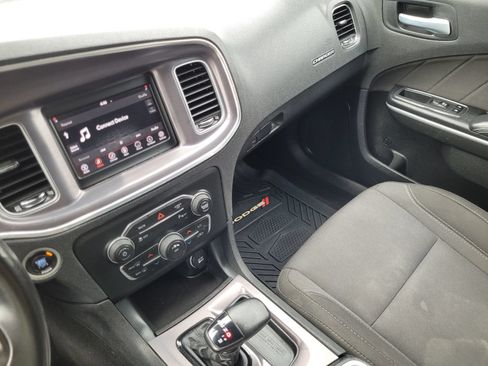 Used 2022 Dodge Charger SXT RWD image 17