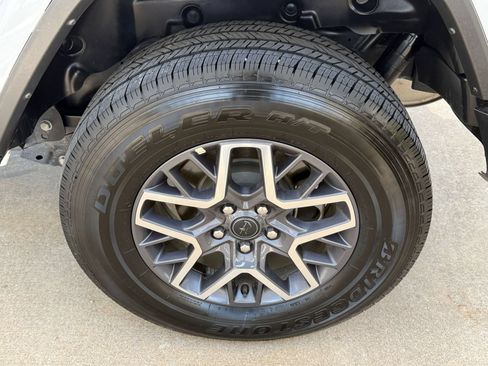 Used 2025 Jeep Wrangler Unlimited Sahara AWD/4WD image 30
