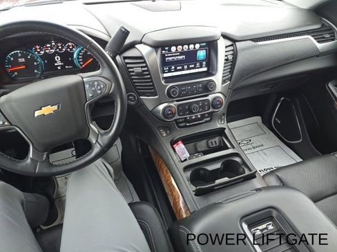 Used 2020 Chevrolet Suburban Premier image 10