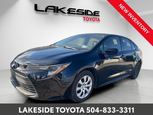 Used 2024 Toyota Corolla LE image 3