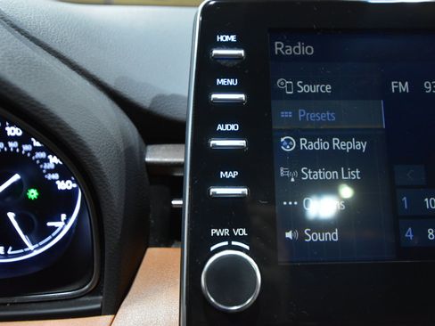 Used 2019 Toyota Avalon Limited image 23