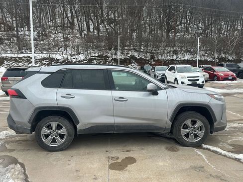 Used 2025 Toyota RAV4 XLE image 5
