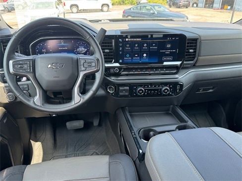 Used 2024 Chevrolet Silverado 2500 ZR2 w/ Technology Package image 11