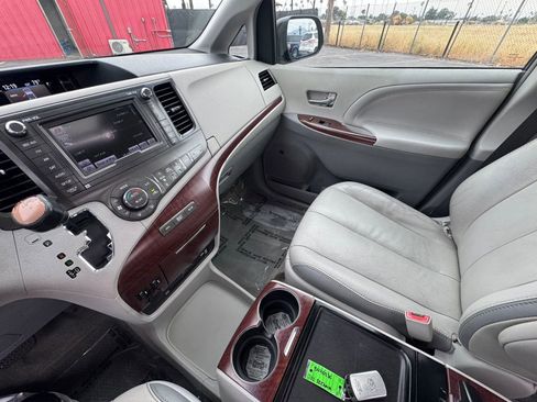 Used 2013 Toyota Sienna Limited w/ Premium Pkg image 40