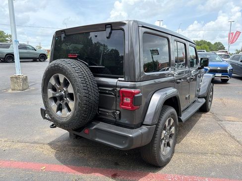Used 2019 Jeep Wrangler Unlimited Sahara AWD/4WD image 6