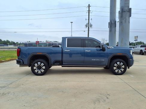 Used 2024 GMC Sierra 2500 Denali w/ Denali Reserve Package AWD/4WD image 5
