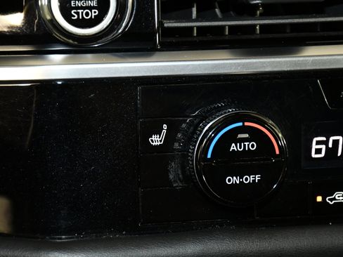 Used 2022 Nissan Pathfinder SV image 29