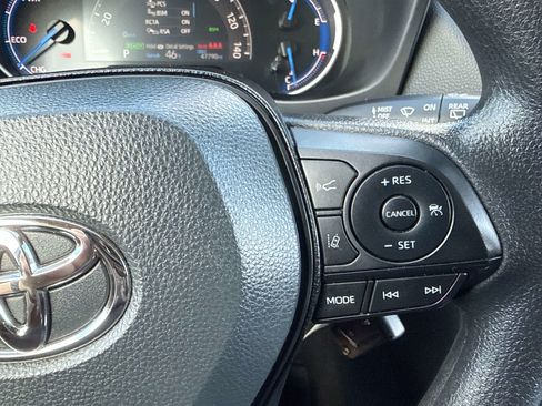 Used 2025 Toyota RAV4 LE AWD/4WD image 25