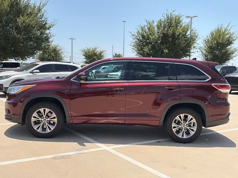 Used 2016 Toyota Highlander Plus FWD image 6