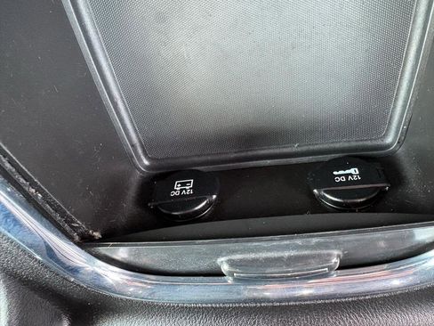 Used 2015 Chrysler Town & Country S image 26