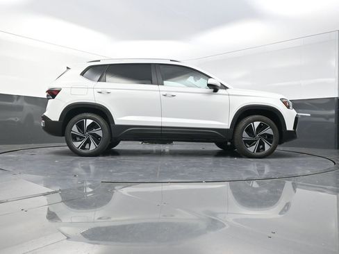 New 2026 Volkswagen Taos SE image 26