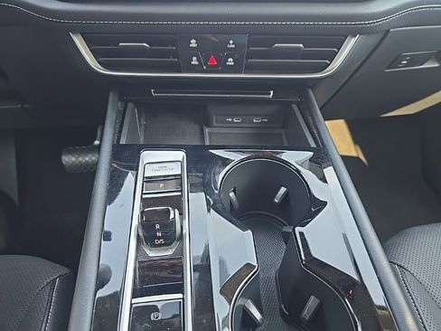 Used 2024 Volkswagen Atlas SE image 20