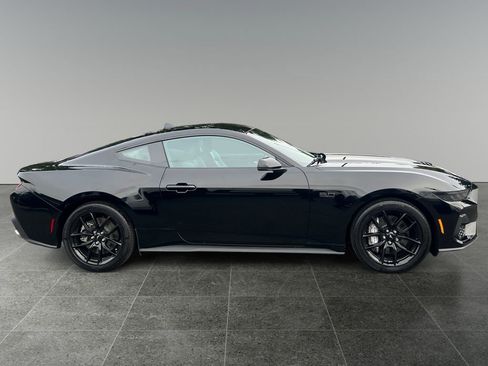 Used 2025 Ford Mustang GT Premium image 8