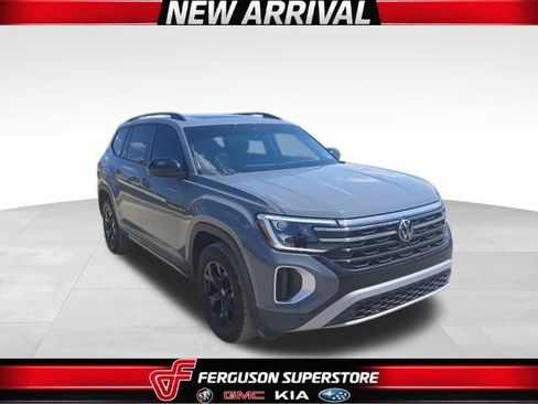 Used 2024 Volkswagen Atlas Peak Edition SE AWD/4WD image 1