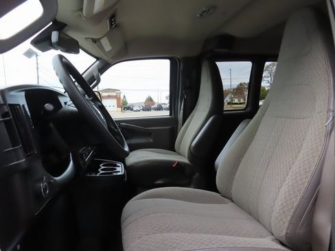 Used 2025 Chevrolet Express 3500 LT image 18