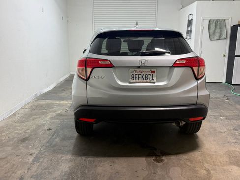 Used 2018 Honda HR-V LX image 9