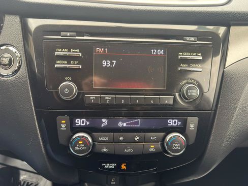 Used 2016 Nissan Rogue SV FWD image 16