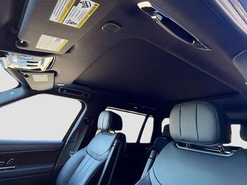 New 2025 Land Rover Range Rover Long Wheelbase SE image 29