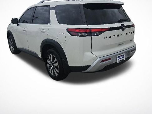 Used 2024 Nissan Pathfinder SL w/ Black Appearance Package FWD image 10