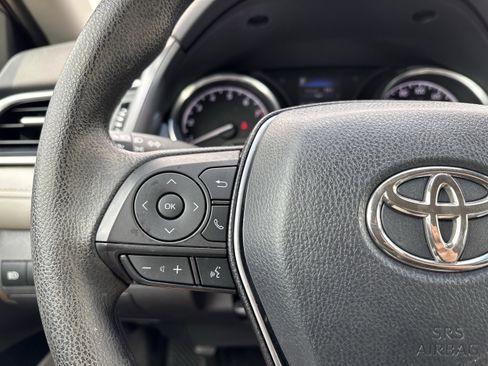Used 2018 Toyota Camry LE image 15