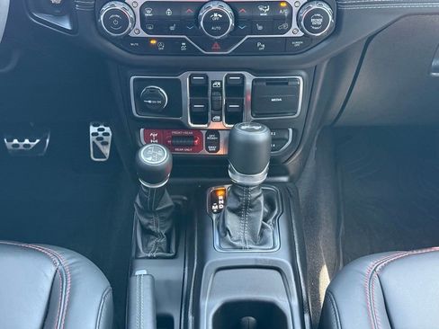 Used 2025 Jeep Wrangler Unlimited Rubicon AWD/4WD image 26