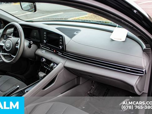 Used 2025 Hyundai Elantra Sport image 21