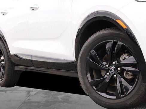 Used 2024 Buick Encore GX Sport Touring FWD image 3