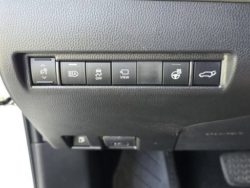 Used 2021 Toyota Venza Limited AWD/4WD image 28