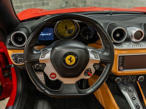 Used 2015 Ferrari California T RWD image 40