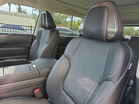 Certified 2025 INFINITI QX80 Sensory image 17