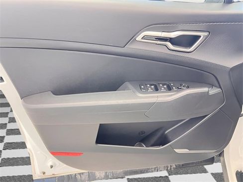 Used 2024 Kia Sportage LX image 13