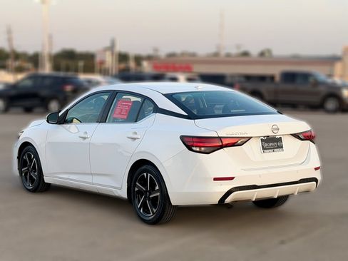 Certified 2025 Nissan Sentra SV FWD image 6