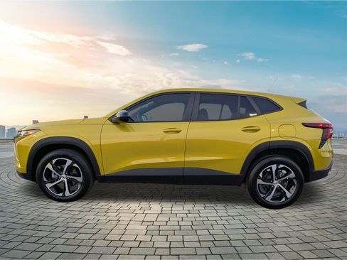 Used 2025 Chevrolet Trax RS image 8