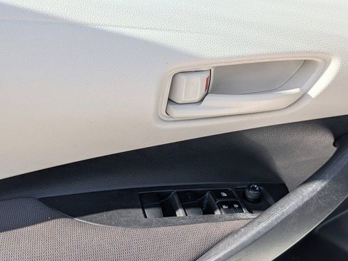 Used 2022 Toyota Corolla LE image 9