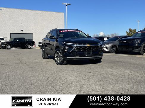 Used 2025 Chevrolet Trax LT w/ Driver Confidence Package image 1