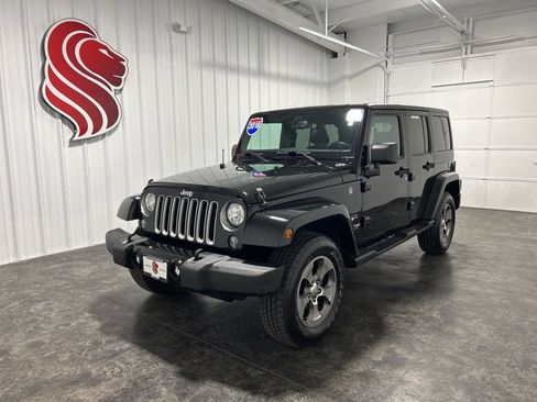 Used 2018 Jeep Wrangler Unlimited Sahara AWD/4WD image 1