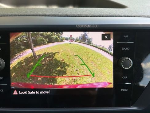 Used 2023 Volkswagen Taos SE w/ Panoramic Sunroof Package FWD image 16