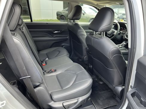 Used 2024 Toyota Grand Highlander Limited image 11