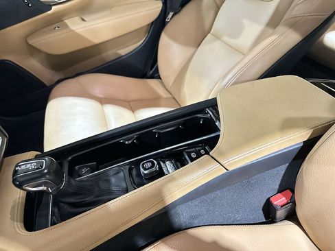 Used 2018 Volvo S90 T5 Momentum w/ Convenience Package image 22