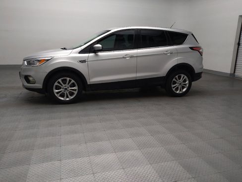 Used 2017 Ford Escape SE FWD image 2