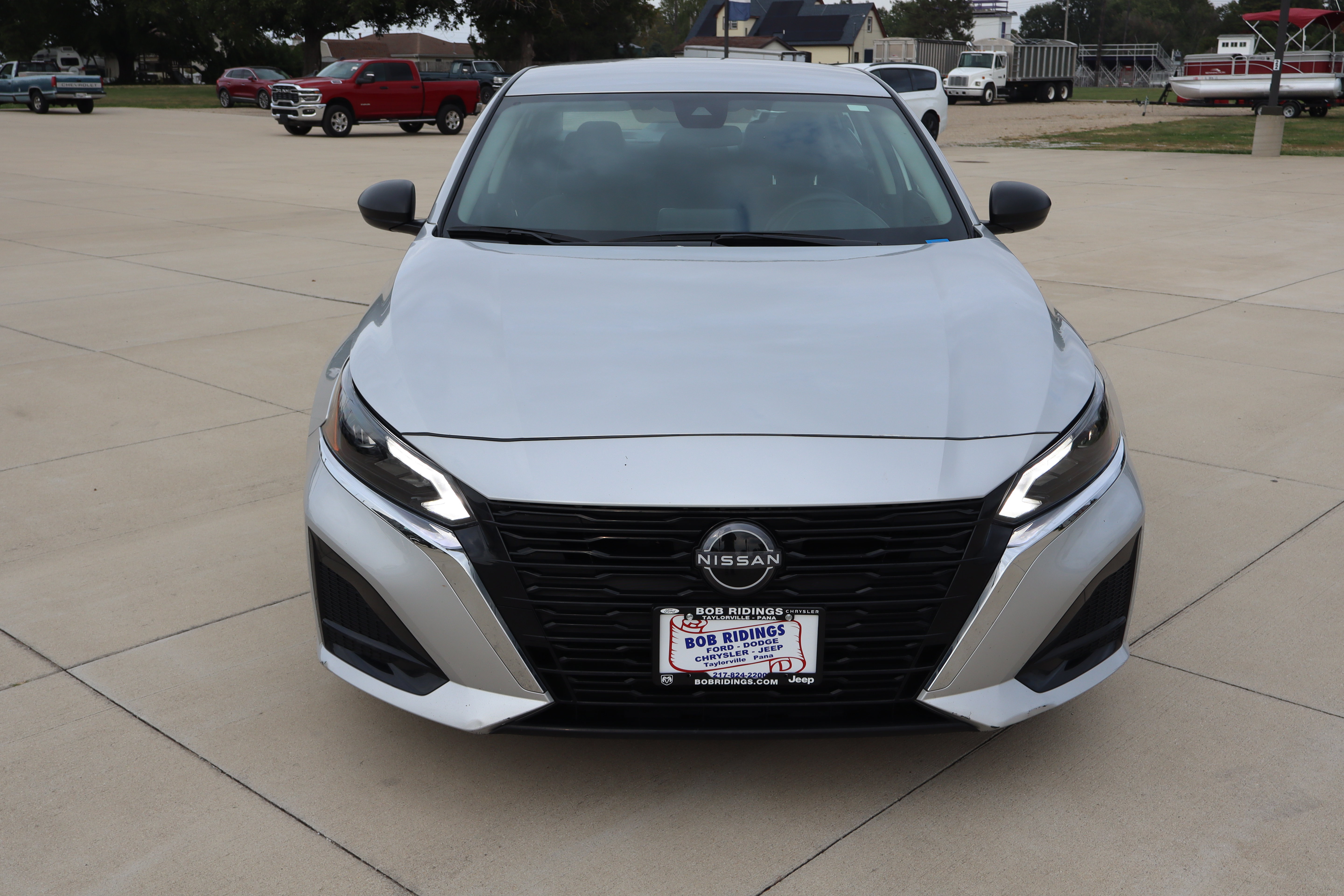 Used 2025 Nissan Altima 2.5 SV FWD image 2