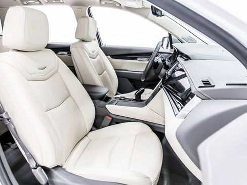 Used 2021 Cadillac XT6 Premium Luxury FWD image 32