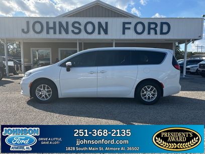 Used 2023 Chrysler Pacifica Touring-L