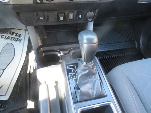 Used 2019 Toyota Tacoma 2WD Double Cab image 27