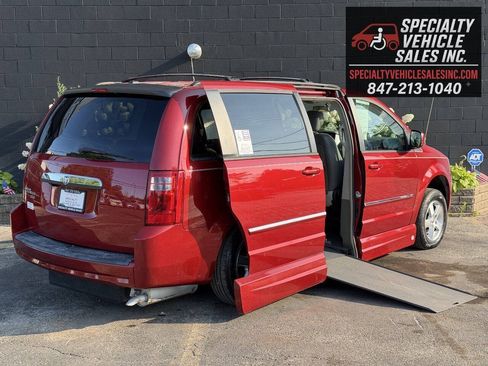 Used 2008 Dodge Grand Caravan SXT FWD image 1