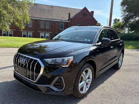 Used 2021 Audi Q3 2.0T Premium w/ Convenience Package AWD/4WD image 3