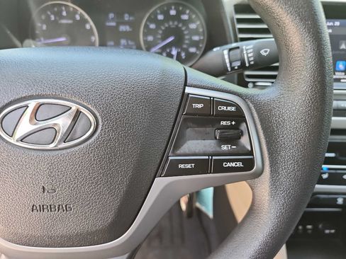 Used 2017 Hyundai Elantra SE FWD image 16