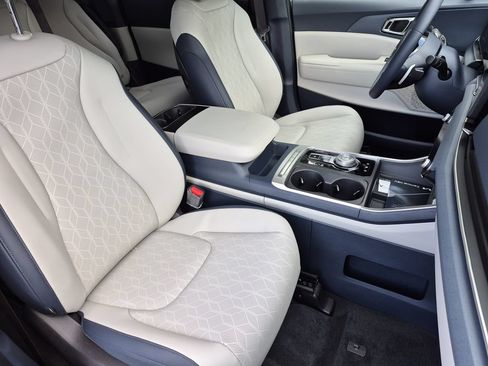 New 2026 Kia Carnival EX FWD image 15